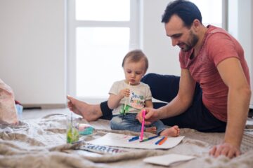 Troca de estímulos entre pais e filhos é essencial para o desenvolvimento infantil, alerta especialista